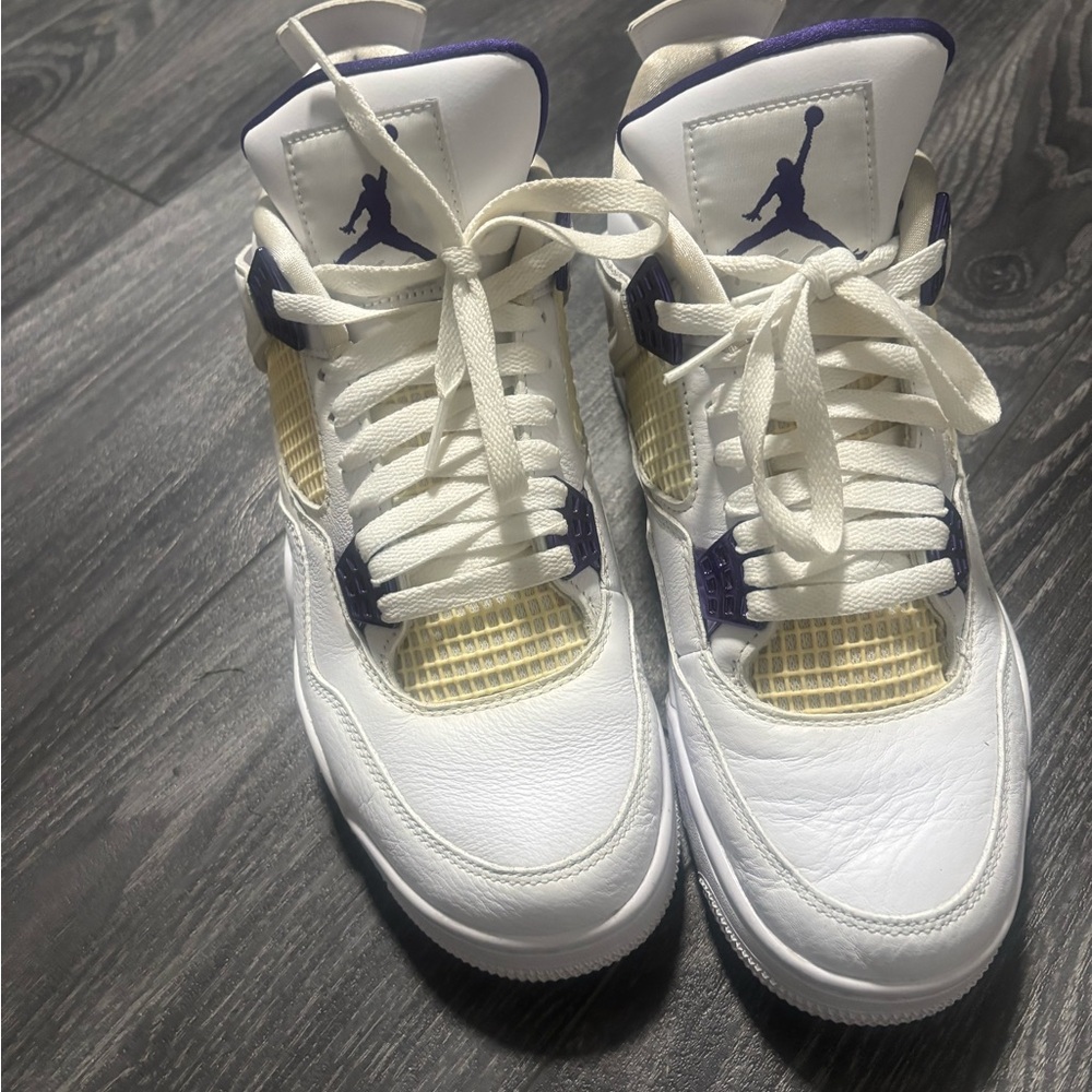 Jordan Athletic Shoes White and Purple